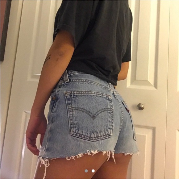 Levis High Waisted Shorts - Picture 2 of 2